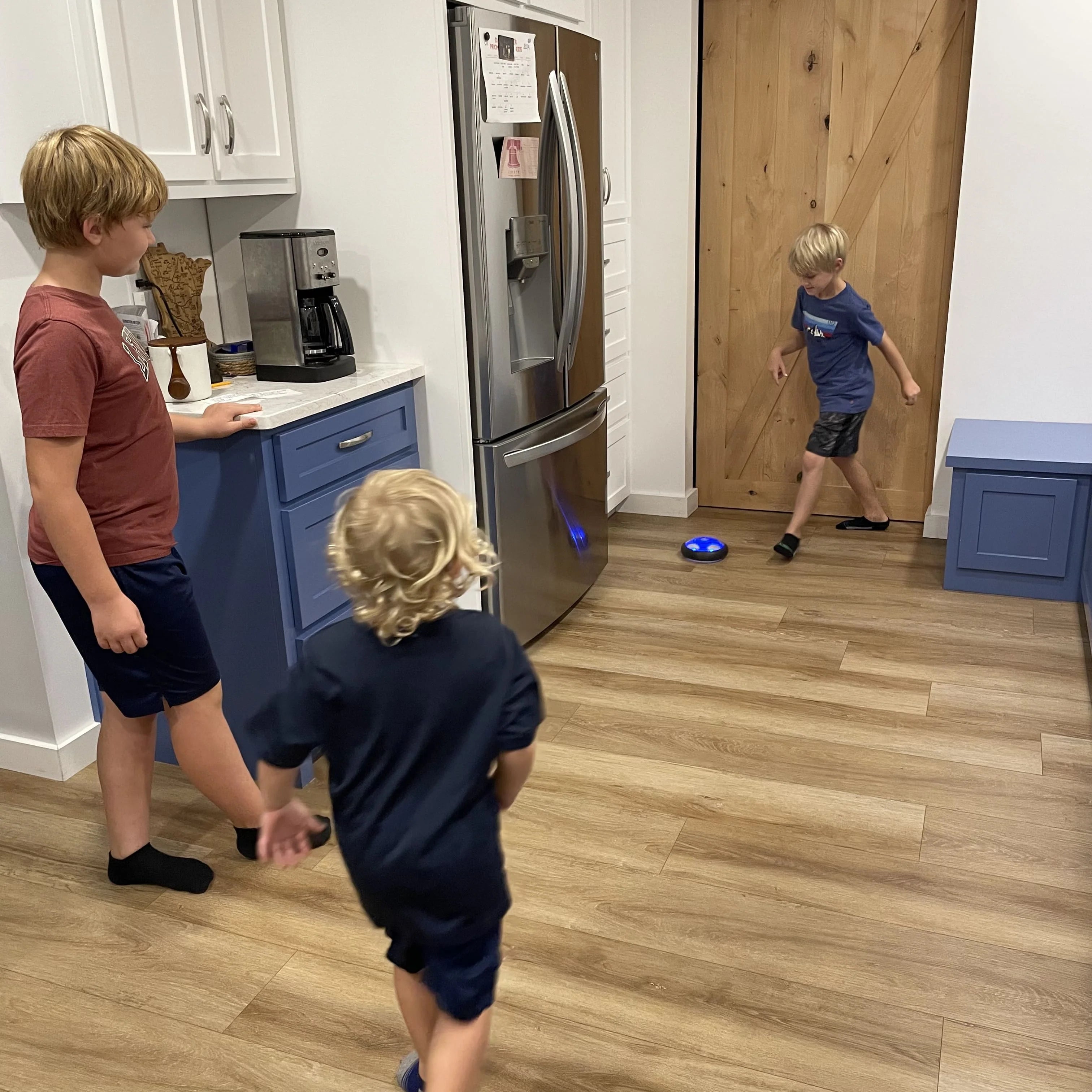 KiddoSpace™ - Svævende Fodbold med LED-lys
