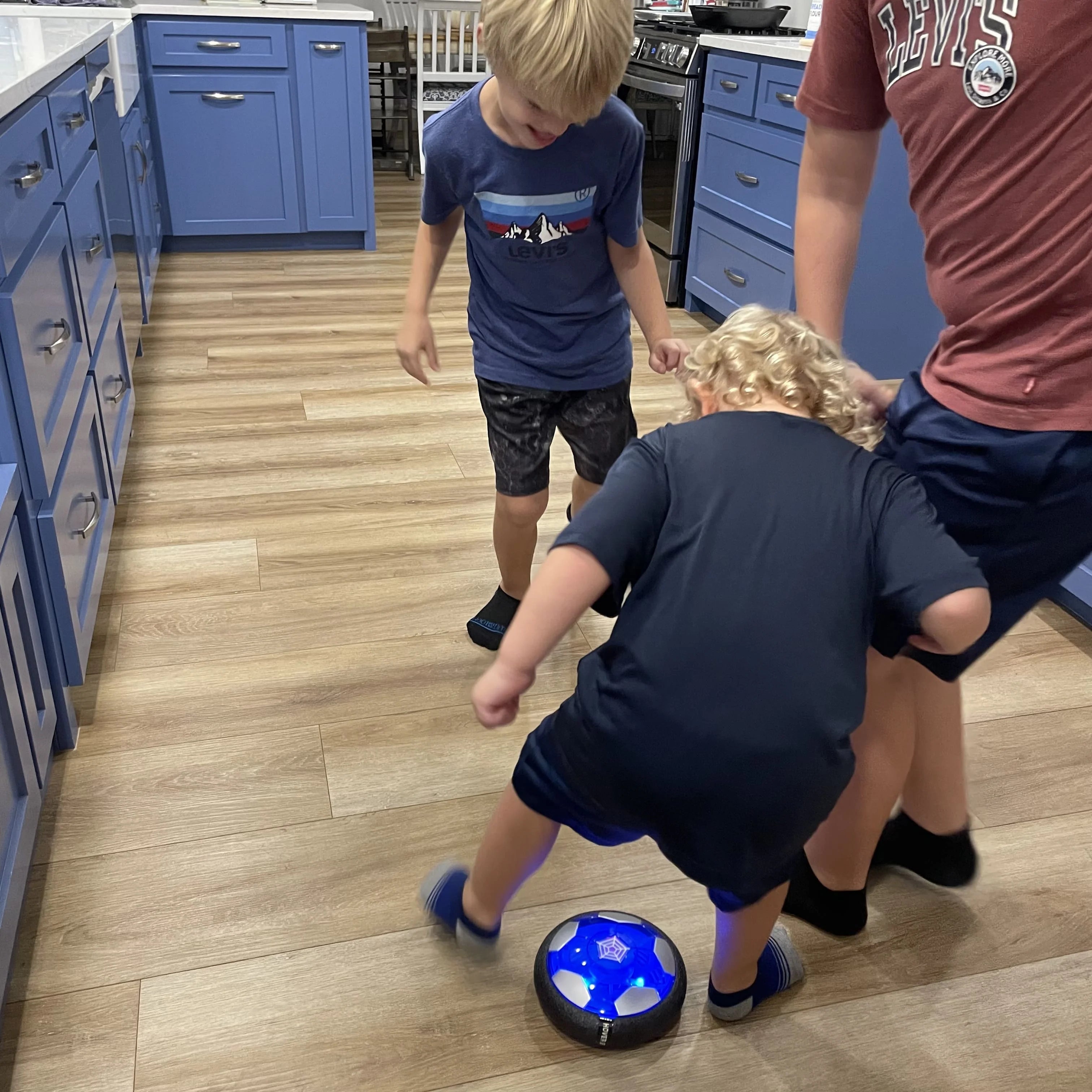 KiddoSpace™ - Svævende Fodbold med LED-lys