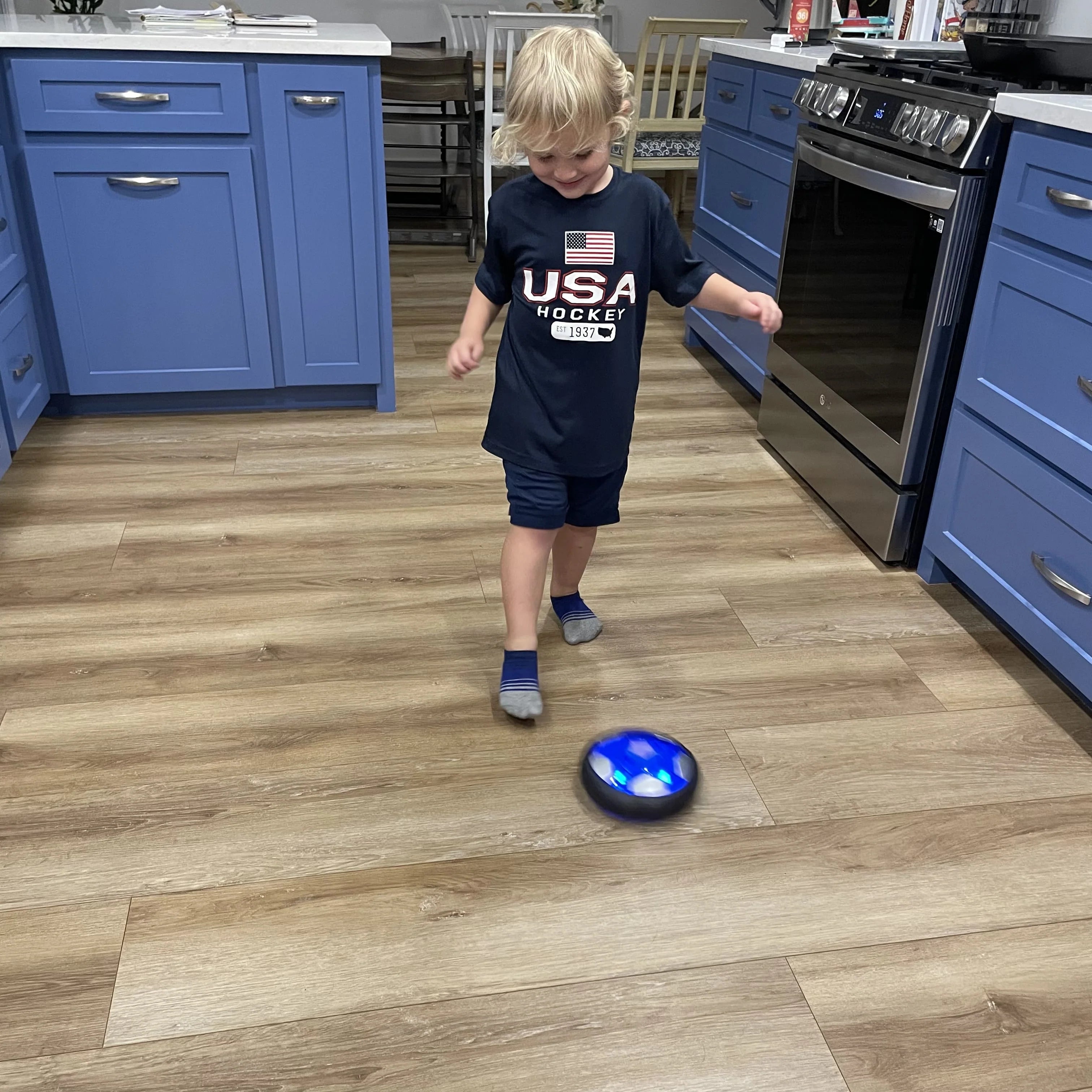 KiddoSpace™ - Svævende Fodbold med LED-lys